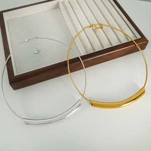 สร้อยคอแฟชั่นทรงเรขาคณิต ดีไซน์โค้ง ชุบทอง 18k ทำจากไทเทเนียมสตีล เครื่องประดับสำหรับผู้หญิง - Product Image 2