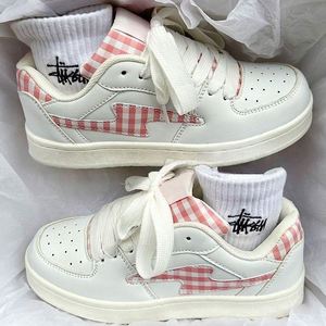 Chaussures de skate polyvalentes et tendance pour femmes, collection Printemps-Automne 2026, à semelle épaisse, respirantes, décontractées, blanches - Product Image 3