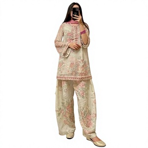 InCotton.M Salwar Kameez en velours noir avec broderie dorée, coupe ample, longueur au sol, tenue traditionnelle pour femmes, mariage, fête, Inde - Product Image 1