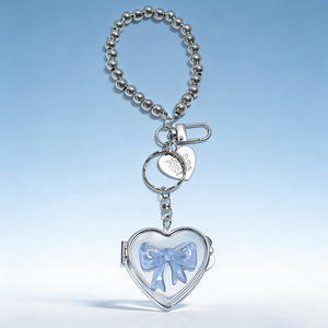 Accesorios Elegantes para <span class=keywords><strong>Bolsos</strong></span> - Mini Llavero con Espejo en Forma de Corazón y Lazo Plateado - Colgante de Espejo de Maquillaje Único Estilo Ins para <span class=keywords><strong>Mujer</strong></span> - Product Image 3
