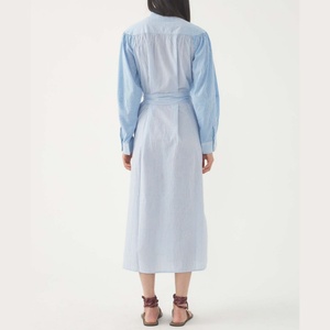 Nuevo Diseño Vestido Largo de Alta Calidad con Cintura Ajustable y Bordado Floral para Mujer, Vestido Maxi de Manga Larga con Rayas Azules de Inspiración Vintage - Product Image 2