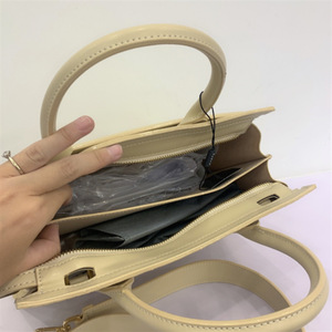 Precio de fábrica, nuevo estilo, bolsos de mano de cuero PU de lujo para mujer, logotipo impreso personalizado, estilo de mujer con hombro Pe - Product Image 3