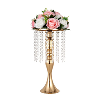 Tables en métal doré Vases à fleurs Décorations Arrangement de fleurs en cristal Supports de bougies Centres de table de mariage