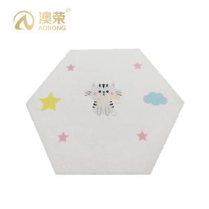 Carreaux muraux en tissu de feutre de polyester polygonaux personnalisables Panneaux acoustiques auto-adhésifs insonorisants Chaîne collante disponible - Product Image 1