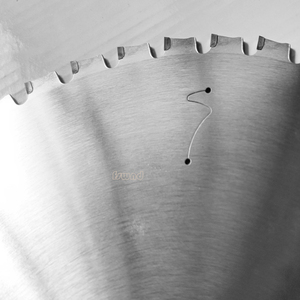 Lame de <span class=keywords><strong>scie</strong></span> <span class=keywords><strong>circulaire</strong></span> à pointe en carbure de tungstène de qualité industrielle TCT pour la découpe de tôles de fer, de barres d'armature, de tuiles en acier coloré - Product Image 3