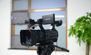 Caméscope professionnel portable NXCAM Sony HXR-NX100 d'occasion, 1080P, zoom optique 12x - Product Image 2