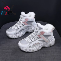 Baskets montantes en peluche pour femmes 2025 – Chaussures de sport décontractées et tendance pour la marche et la course, baskets chaudes en coton pour l'automne, idéales pour étudiantes et femmes.