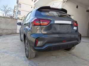 SUV automatique Blue Livan X3 Pro CVT avec pneus R16, conduite à gauche, intérieur sombre, galerie de toit métallique, véhicule essence avec caméra de recul - Product Image 6