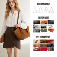 Fabricant de sacs fourre-tout en daim sur mesure OEM ODM, sac à bandoulière pour femme avec logo personnalisé, estampage à chaud doré