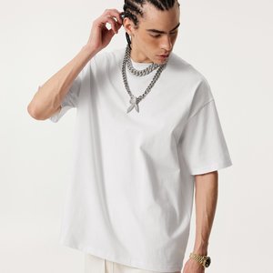 Camiseta Blanca de Gran Tamaño - Personalizable con Logotipo, Corte Holgado, Camiseta de Color Sólido para Hombre - Ideal para Impresión - Product Image 4