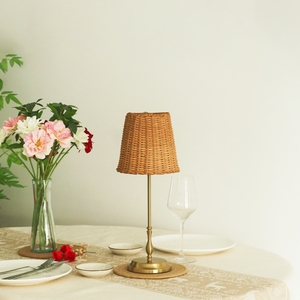 Handmade hiện đại có thể sạc lại không dây mây dệt bảng đèn dệt tre bóng râm Brass kết thúc cho khách sạn trang trí đám cưới - Product Image 1