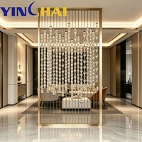 Cloison de luxe en acier inoxydable doré avec ornements en acrylique : transformez la maison, la villa ou le hall d'hôtel en un espace artistique glamour.