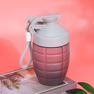 Botella de Agua Premium Ligera, Duradera, Libre de BPA, con Mango Ergonómico y Bola Mezcladora, Ideal para el Gimnasio - Product Image 1
