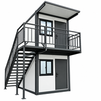 Maisons préfabriquées pliables à deux étages, maison de plage avec balcon et escalier extérieur, hébergement modulaire pour complexe hôtelier insulaire