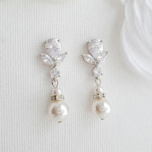 Boucles d'oreilles pendantes en argent 925 plaqué or blanc et rhodium avec fausse perle ronde sertie griffe, bijoux de mariage classiques pour femme - Product Image 3