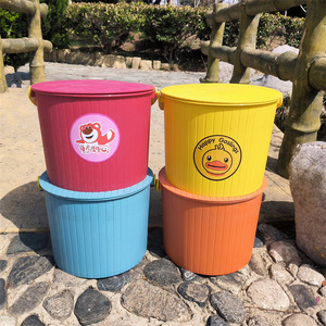 Cubo Pequeño Multiusos de Plástico con Tapa 26x20cm para Uso Diario, Colores Surtidos - Product Image 4