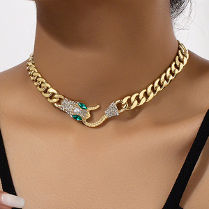 Venta al por mayor personalizado Punk chapado en oro Miami Curb cadena de eslabones cubanos collar de cabeza de serpiente para las mujeres - Product Image 1