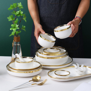 Services de vaisselle de luxe de qualité hôtelière, en céramique blanche avec bordures dorées, personnalisables pour banquets et mariages - Product Image 5