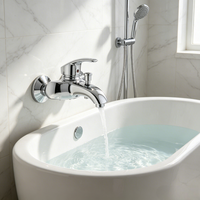Robinet de baignoire au design contemporain avec corps en alliage de zinc et noyau en céramique, adapté aux hôtels et appartements.