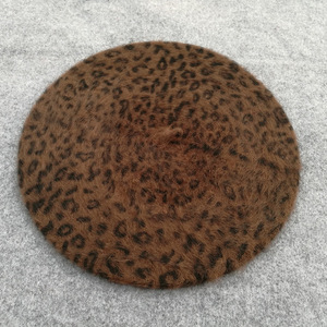 Mode femmes Style coréen imprimé léopard lapin fourrure béret automne peluche hiver chapeau - Product Image 6