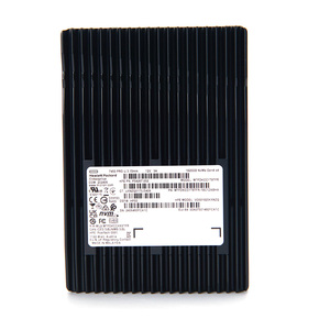 SSD NVMe Gen4 x4 haute performance MTFDKCC1T9TFR 7450 PRO 1,92 To, haute vitesse, faible latence, U.3 pour serveur et centre de données - Product Image 1