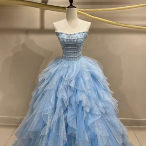 JFH84 Elegante Vestido de Noche Azul Polvoriento con Corsé de Cristales Brillantes, Tul en Capas, Apliques de Cuentas, Estampado de Encaje y Cola Capilla - Product Image 3