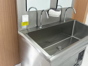 Meubles d'hôpital en acier inoxydable 304, lavabo chirurgical double poste avec miroir pour clinique et école - Product Image 5