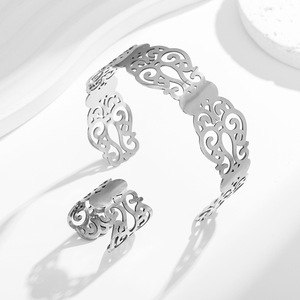 Pulsera Abierta de Acero Inoxidable, Anillo de Plata y Oro, Joyería de Moda Unisex, Diseño de Malla Metálica con Patrón de Ondas - Product Image 1
