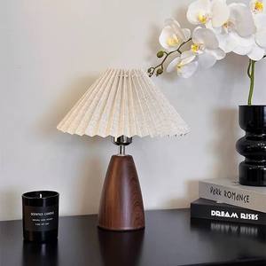 <b>Vintage</b>-Style Wooden <b>Table</b> <b>Lamp</b> with Pleats Warm Romantic Night Light for Bedroom Study Sophisticated Bedside Desktop Decoration - Product Image 4