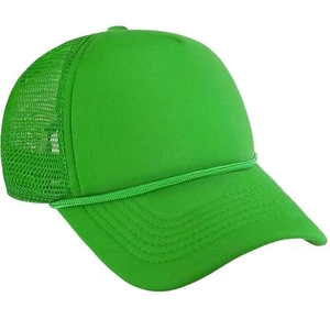 Gorra snapback orientada al rendimiento con malla de ventilación para clima cálido - Product Image 6