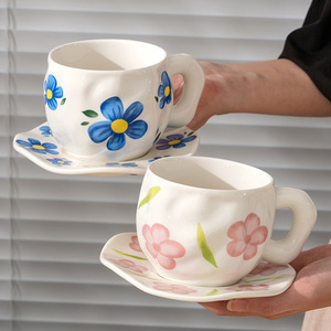 Ensemble tasse et soucoupe en céramique peintes à la main de style coréen, tasse à café créative irrégulière - Product Image 2