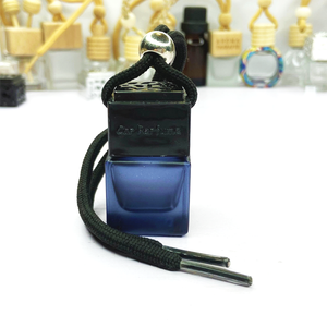 Flacone Vuoto in Vetro da 10ml per Deodorante Auto da Appendere, con Tappo a Vite, per Ornamento Specchietto Retrovisore e Diffusore di Oli Essenziali - Product Image 4