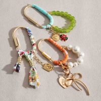 Porte-clés en métal enveloppé de tissu avec lettres en perles tendance, personnalisé, alphabet, charme mignon d'animal, de fruit, de cœur, breloques pour sacs pour femmes