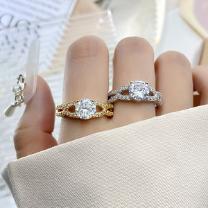 แหวนแต่งงานทองเหลืองสั่งทำขายส่ง ชุบทอง 18K ประดับเพชรซิคอน ดีไซน์คลาสสิก หรูหรา สำหรับผู้หญิง - Product Image 4