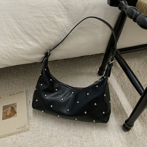 Bolso de Mano Pequeño Vintage para Mujer, Versátil y Moderno, Bolso de Hombro y Axila con Diseño Exclusivo con Tachuelas, Tipo Cubo - Product Image 1