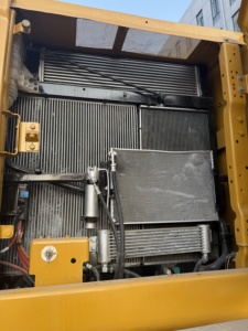 Excavatrice sur chenilles d'occasion Caterpillar 330GC d'origine japonaise, moteur de pompe PLC, capacité de godet de 1,5 m³, capacité de travail de 30 tonnes - Product Image 4