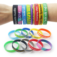 Großhandel Logo-Schmuck Geprägte Gummi-Silikon-Armbänder Günstige Armbänder Maßgefertigte Sport-Silikon-Armbänder