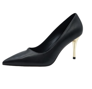 Scarpe con <span class=keywords><strong>Tacco</strong></span> Alto Nere a Punta con <span class=keywords><strong>Tacco</strong></span> Dorato Metallizzato per Lavoro e Feste - Product Image 1