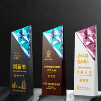 Fabricant en gros Trophée de marbre de cristal arc-en-ciel avec MH-N232 de base en cristal bleu clair noir