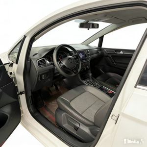 Volkswagen <span class=keywords><strong>Golf</strong></span> <span class=keywords><strong>Sportsvan</strong></span> d'<span class=keywords><strong>occasion</strong></span> 2018 230TSI DSG Trendline, essence, 5 places. Faible kilométrage, bien entretenu, sans accidents. - Product Image 3