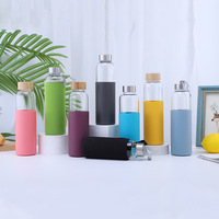 Bouteille en verre à haute teneur en Borosilicate avec couvercle en bambou et manchon en Silicone, bouteille d'eau en verre avec couvercles en bambou en bois, vente en gros