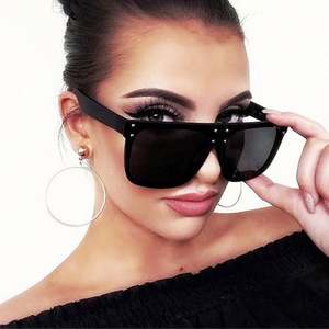 Lunettes de soleil carrées tendance 2021 personnalisées avec verres miroir roses pour femmes, lunettes de soleil surdimensionnées à verres monobloc - Product Image 3