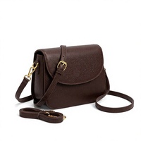 Sac à bandoulière carré texturé marron, petit sac à main à rabat pour les voyages quotidiens