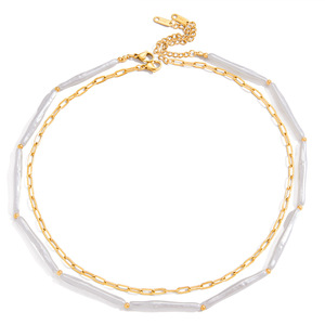 Collier en perles acryliques géométriques avec chaîne dorée, design superposé pour femmes - Product Image 5