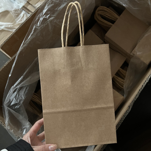 Bolsas de Papel Kraft Impresas Personalizadas Ecológicas de Alta Calidad KM con Asa Resistente para Empaque de Regalos de Lujo, Compras al por Menor - Product Image 1