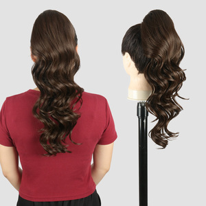 Extensions <span class=keywords><strong>de</strong></span> <span class=keywords><strong>cheveux</strong></span> en <span class=keywords><strong>queue</strong></span> <span class=keywords><strong>de</strong></span> <span class=keywords><strong>cheval</strong></span> Julianna, résistantes à la chaleur, en fibre Futura, 20 pouces, bouclées, avec cordon <span class=keywords><strong>de</strong></span> serrage, <span class=keywords><strong>cheveux</strong></span> synthétiques - Product Image 1