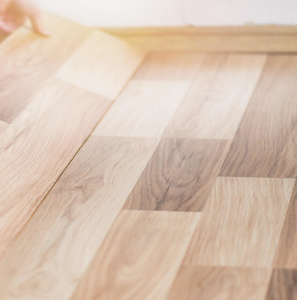 Suelo Laminado de Madera HDF/MDF, Diseño Espiga, Resistente al Agua (<span class=keywords><strong>AC4</strong></span>), de 7mm-12mm, para Baño, Venta al Por Mayor - Product Image 2