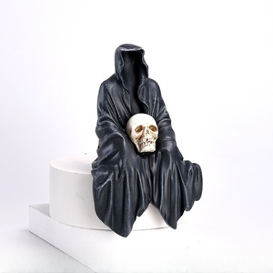 Adorno de Túnica de Halloween BCA28 fantasma sin rostro con capa negra decoración de resina de escritorio para el hogar gótico patrón de modelo pequeño - Product Image 6