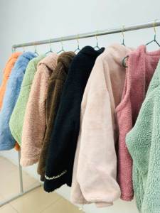 Bales de vestes <span class=keywords><strong>d</strong></span>'hiver <span class=keywords><strong>d</strong></span>'<span class=keywords><strong>occasion</strong></span> en gros <span class=keywords><strong>pour</strong></span> femmes sur le <span class=keywords><strong>site</strong></span> <span class=keywords><strong>d</strong></span>'achat en ligne Alibaba - Product Image 3