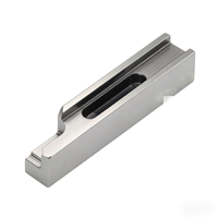 Gabarit de positionnement à rainures longues en acier inoxydable usiné CNC sur mesure, dispositif de localisation de précision pour l'automatisation et l'assemblage